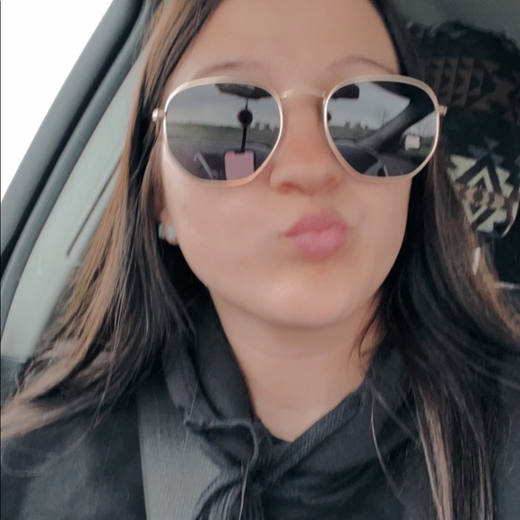 Meet your Posher, Paige - Picture 6 of 6